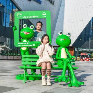 户外青蛙玻璃钢雕塑门店迎宾模型网红打卡美蛙火锅店大型落地摆件