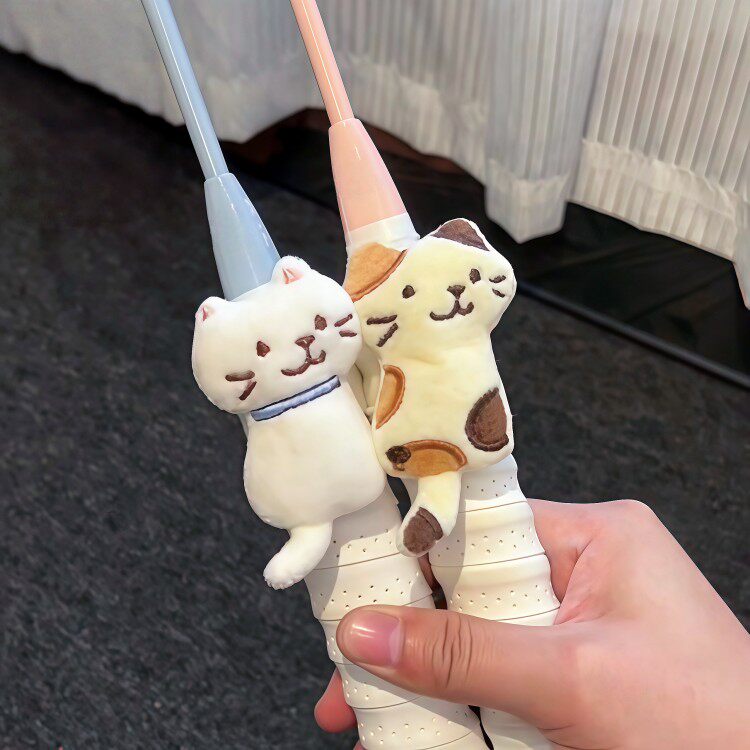拍柄守护神~羽毛球拍握把装饰日系可爱猫咪挂件毛绒玩偶公仔挂饰