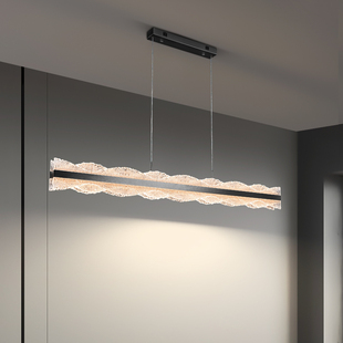 意式极简轻奢风餐厅吊灯高级感餐厅主灯2026新款一字大气餐桌吊灯