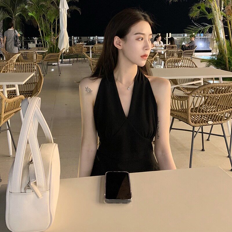 速发法式度脖露假黑色连衣裙子纯欲海边挂背三亚旅行穿搭沙滩裙夏