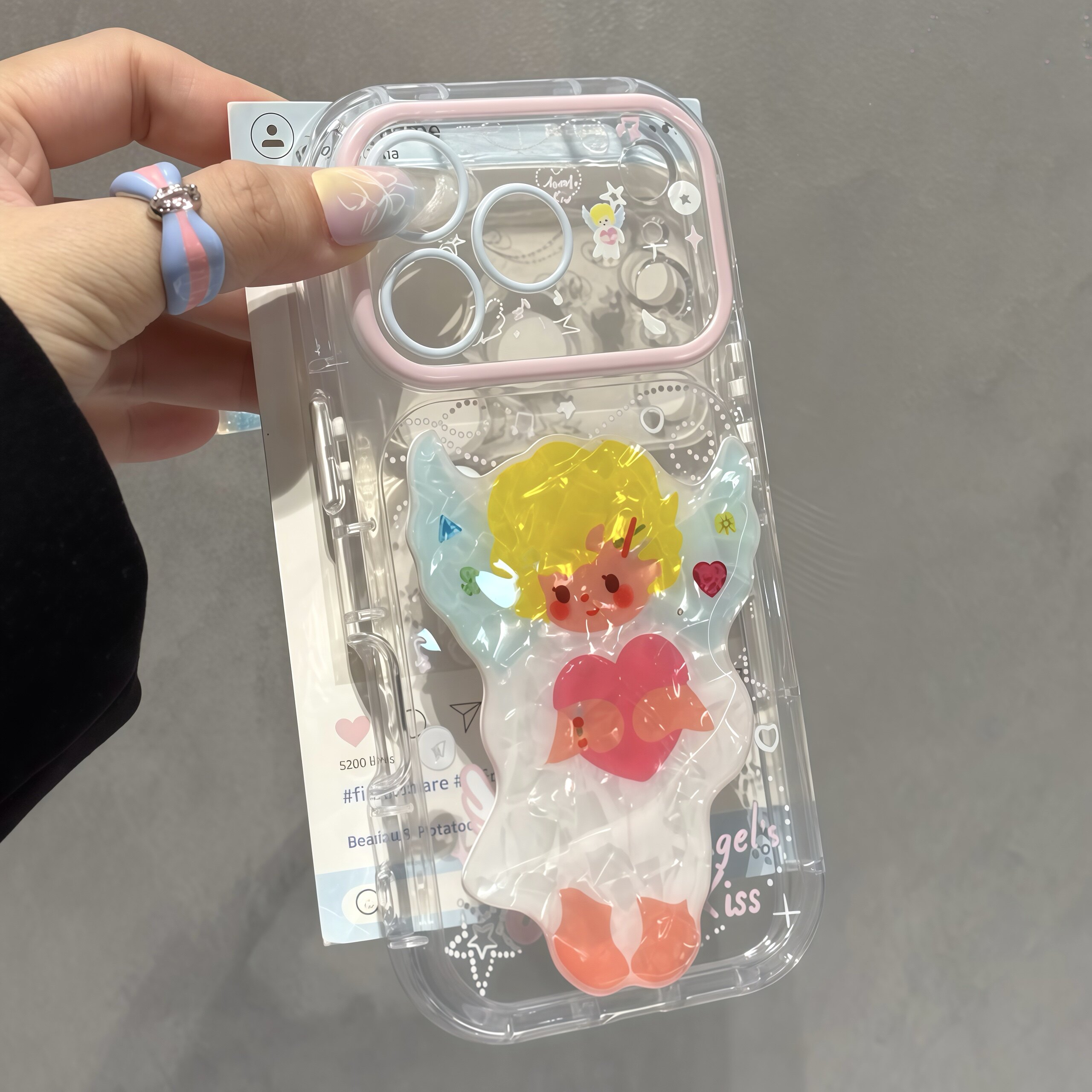 丘比特小天使适用苹果17promax折叠支架手机壳iPhone16Pro新款撞色彩虹壳vivoX300全包软Mate80情侣款手机套