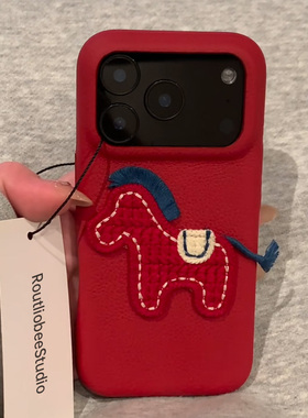 新年红色小马适用iPhone17promax苹果16pro手机壳华为Pura70新款刺绣贴件400皮纹tpu软vivox200小米17Promax