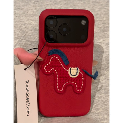 新年红色小马适用iPhone17promax苹果16pro手机壳华为Pura70新款刺绣贴件400皮纹tpu软vivox200小米17Promax