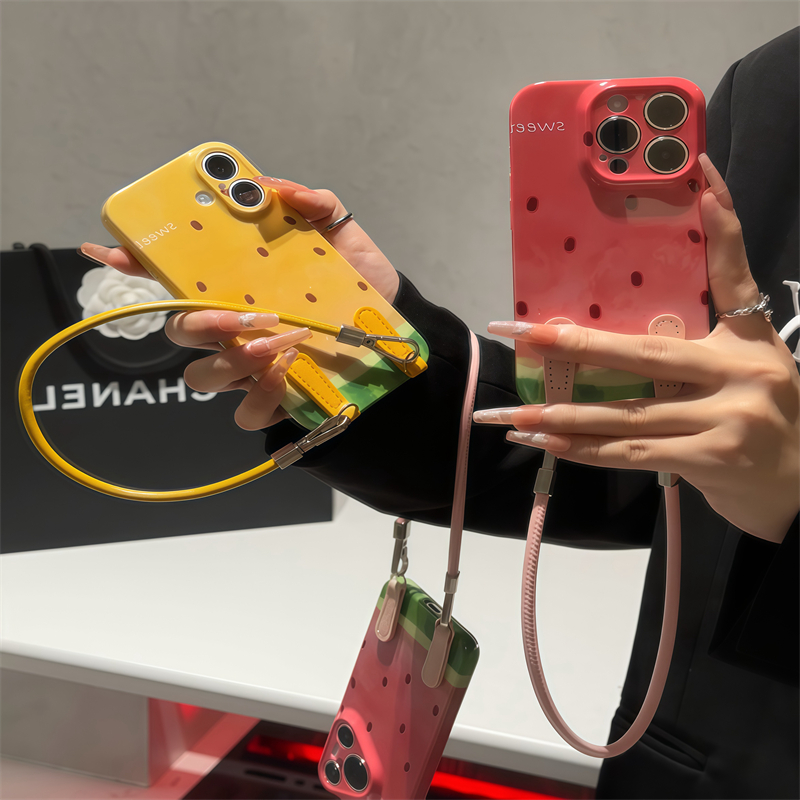 抖音同款ins甜西瓜挂绳适用iPhone16Promax华为mate70手机壳新款小米15全包菲林硬壳苹果14防摔vivoppo男女套