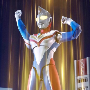 中动正版戴拿奥特曼新款玩具儿童手办人偶男孩生日礼物周边可发光