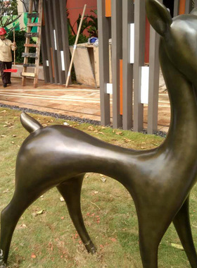 广东玻璃钢雕塑厂来图定制长颈鹿玻璃钢抽象动物雕塑公园景观小品