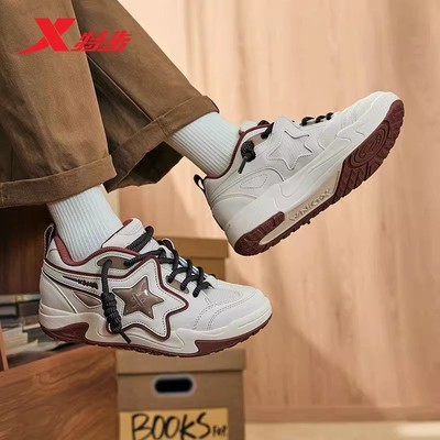 特步星星板鞋复古百搭轻便防滑