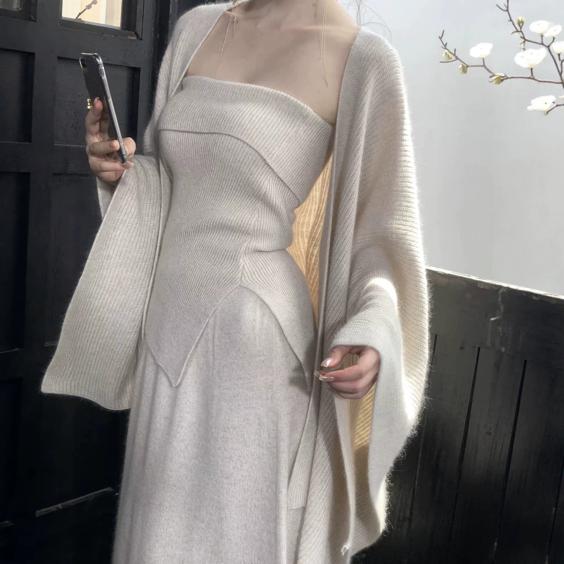 毛衣套装搭配一整套女秋冬慵懒风针织开衫+内搭抹胸+半身裙三件套