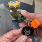 卡式 液化煤气罐固定座带地脚支架零配件 气罐充气转换接头房车改装