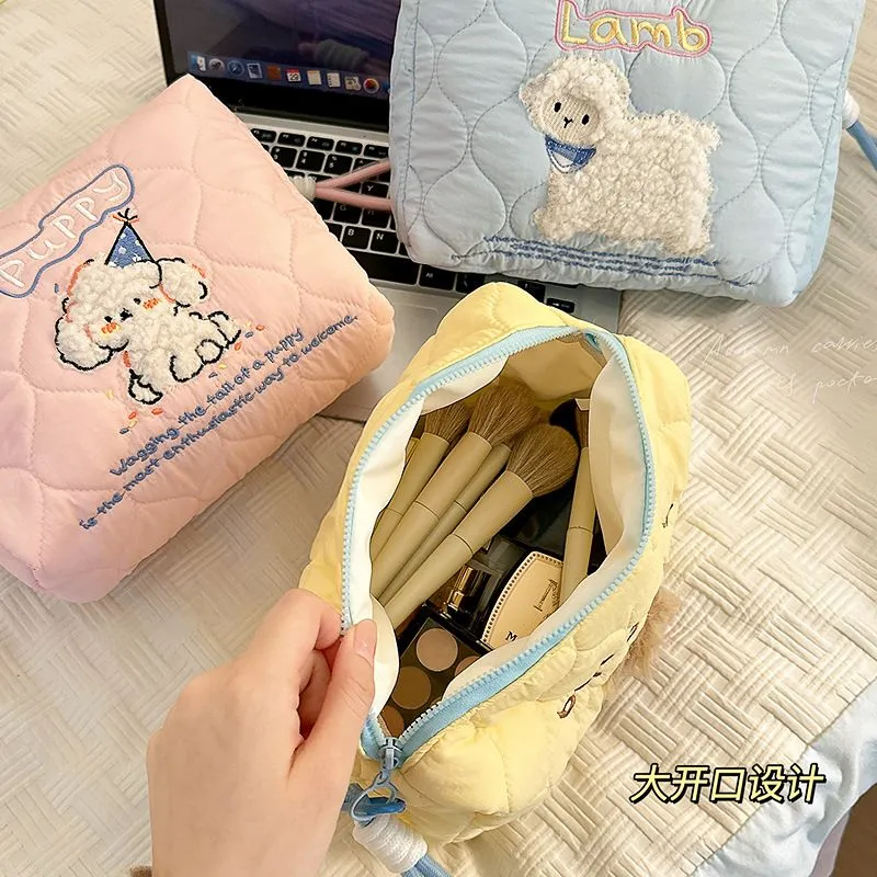 小熊化妆包女便携式旅行拍照大容量外出随身收纳袋新款学生洗漱包