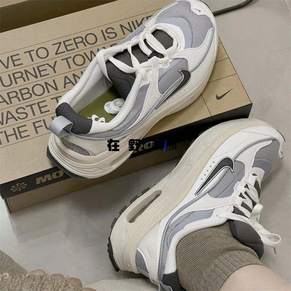耐克Nike女子Air Max Bliss月球白灰色软底气垫跑步鞋DZ4707-001