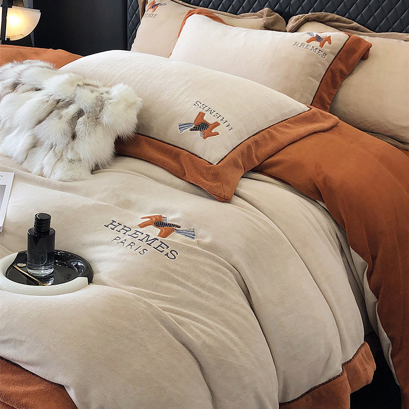 秋冬牛奶绒加厚保暖四件套轻奢刺绣木马珊瑚绒撞色加绒床单被套2m