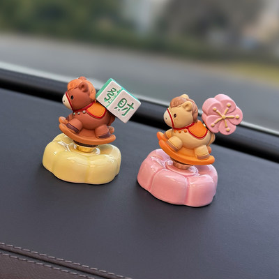 马年旋转小马车载摆件中控台