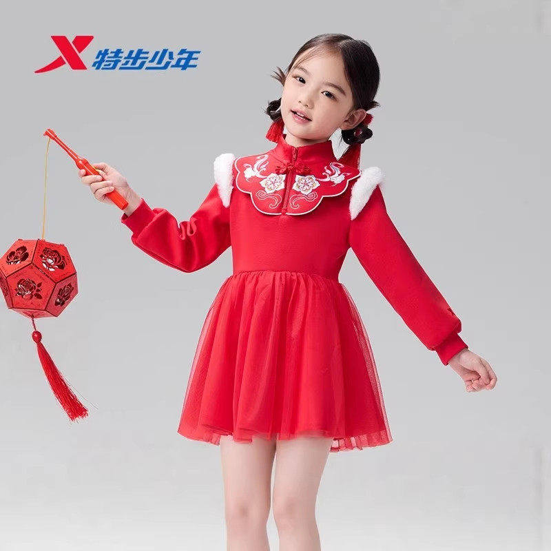 特步童装新年款连衣裙女小童2026春款休闲时尚连衣裙674124913305
