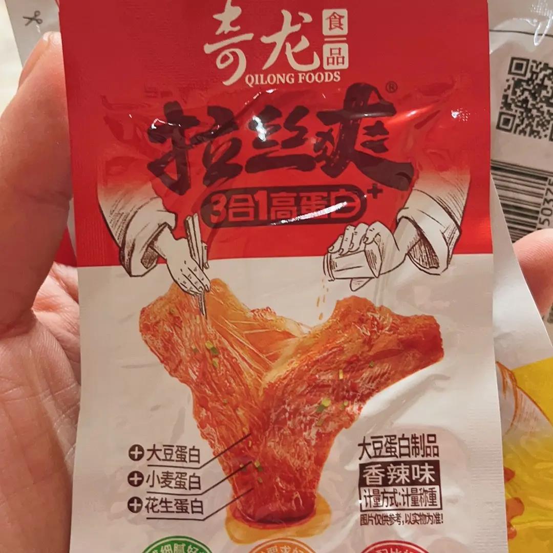 张奇龙独门拉丝爽手撕麻辣素肉大豆蛋白办公追剧休闲辣条解馋零