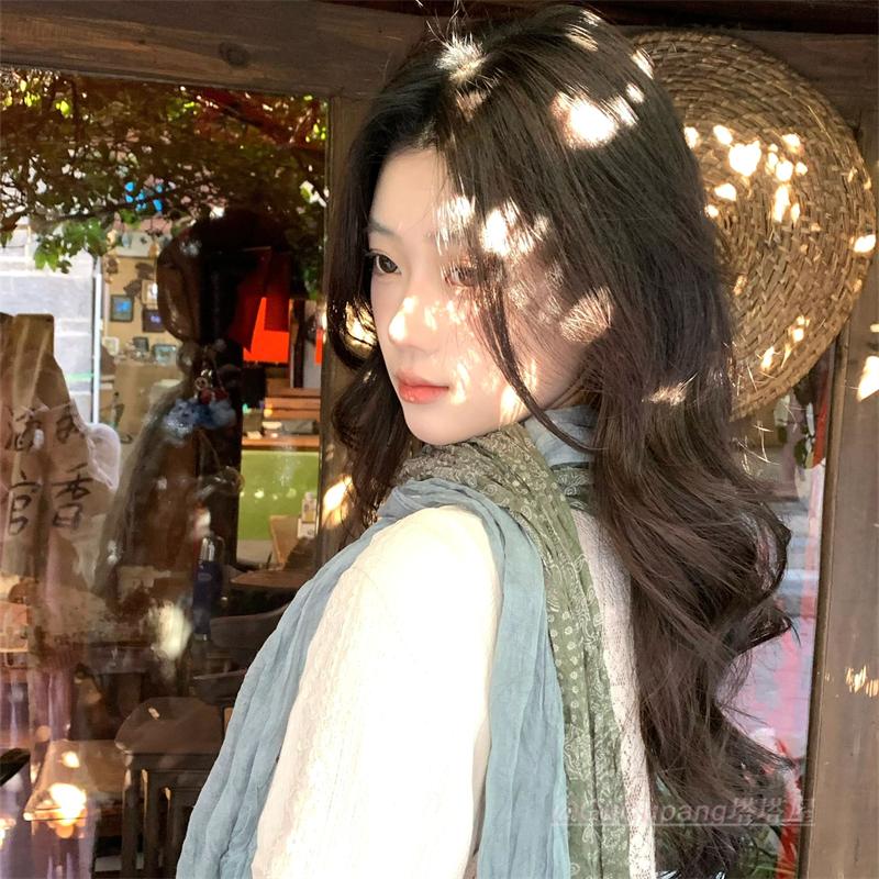 氛围感蓝绿拼接碎花褶皱围巾