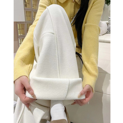 奶白色羚羊绒阔腿裤女秋冬季2025新款高腰直筒糯米加绒弯刀运动裤