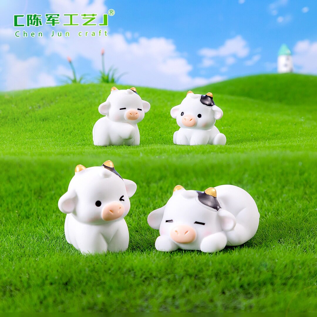 小奶牛公仔盲盒装饰品配件车载桌