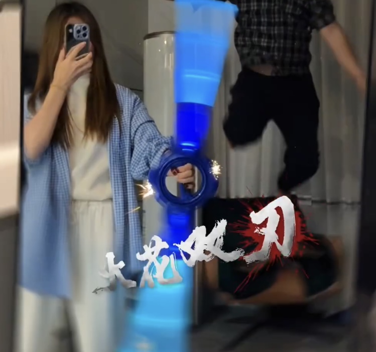 伸缩火旋剑双头剑轴承旋转高颜值帅气发光玩具带音效男孩礼物