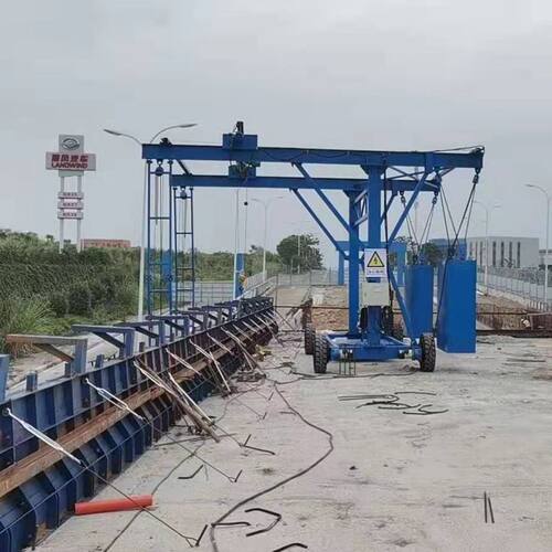 自行走高空吊篮施工设备 防撞墙模板安装台车 护栏安装防撞台车