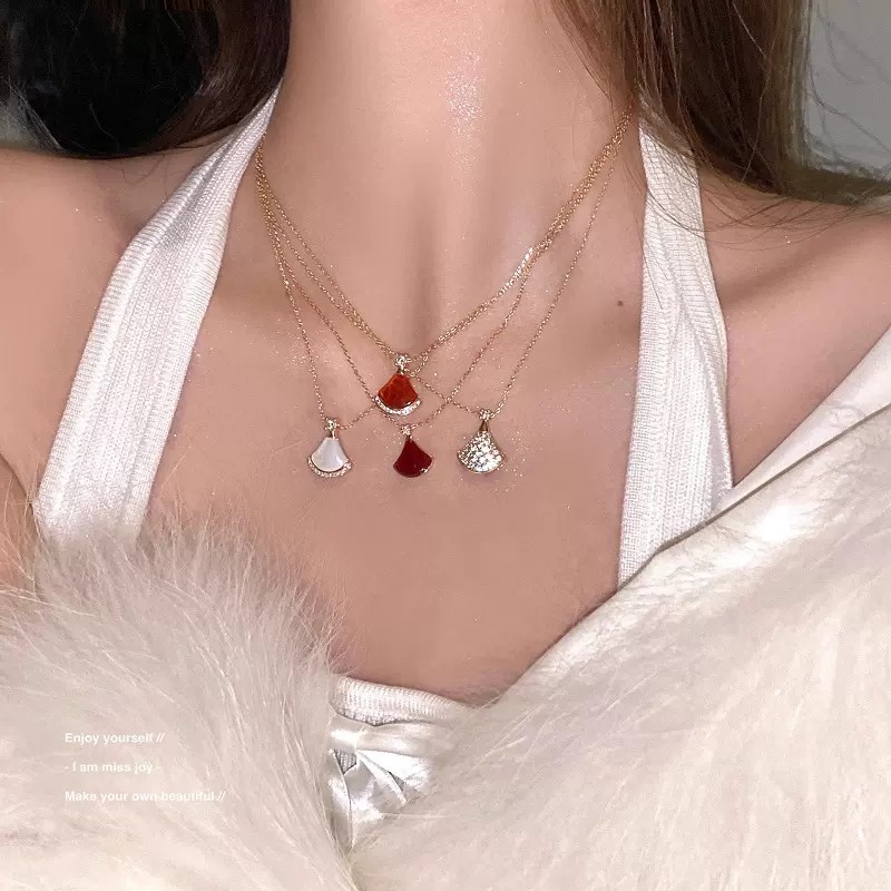 【618狂欢价】小裙子项链贝壳吊坠轻奢百搭锁骨链专柜同款送礼