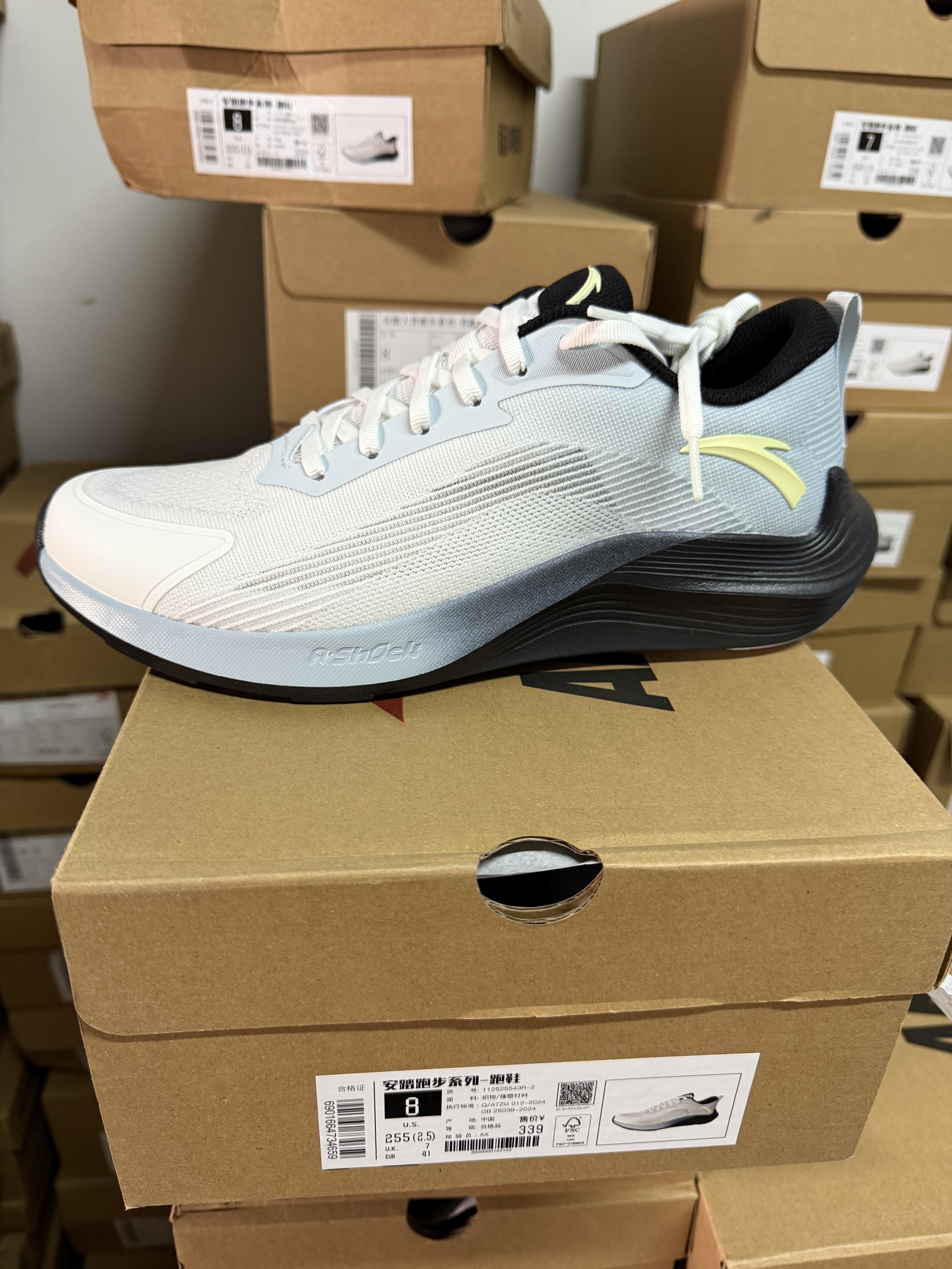 安踏男款毒刺PRO运动鞋网面舒适轻便透气低帮跑步鞋