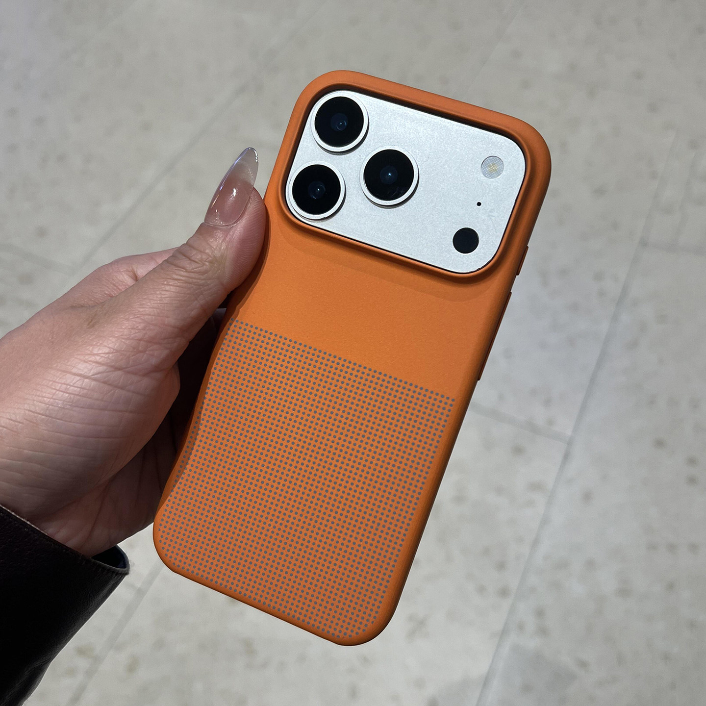 官网同款岩砂波点磁吸粗磨砂防滑适用小米苹果17promax 手机壳半包散热iPhone16/15华为mate80promax个性硬套