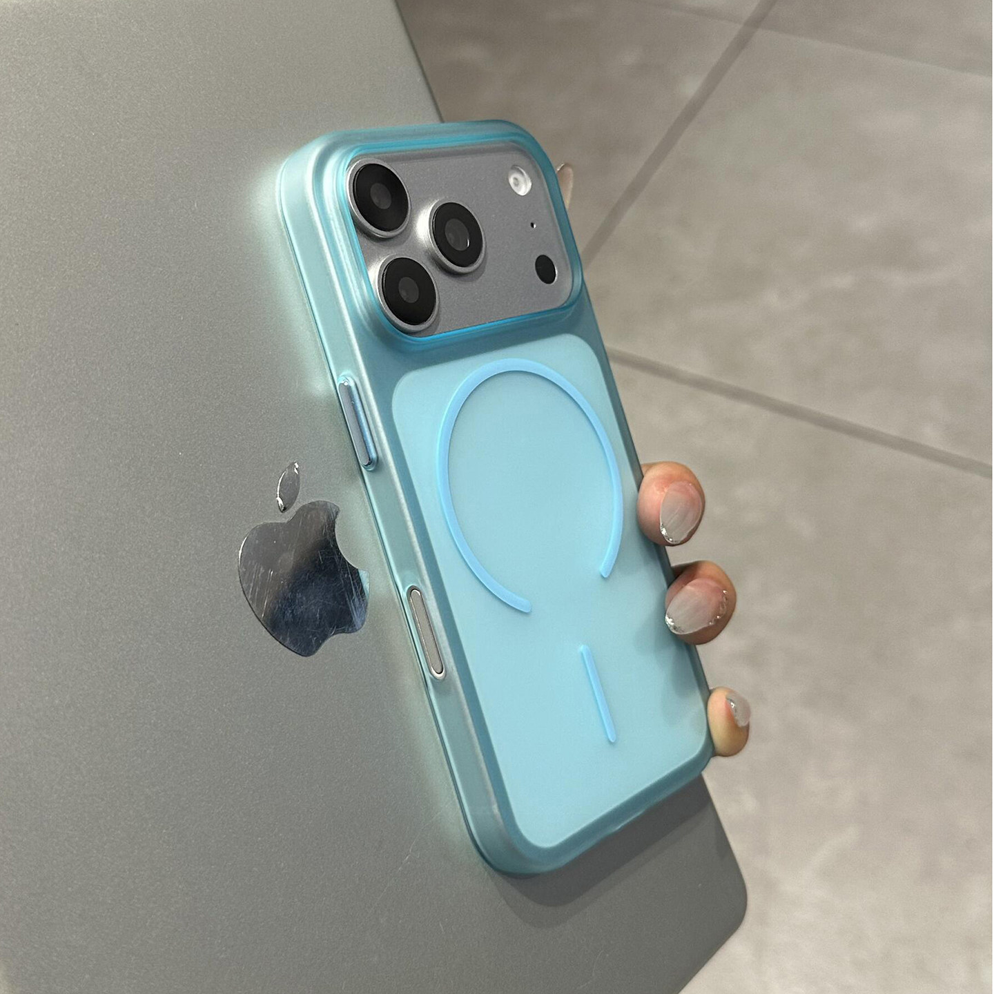 极致简约美学细磁吸冰雾透明磨砂金属按键苹果18promax手机壳适用iPhone17promax新16/15plus硬14/13超薄纯色