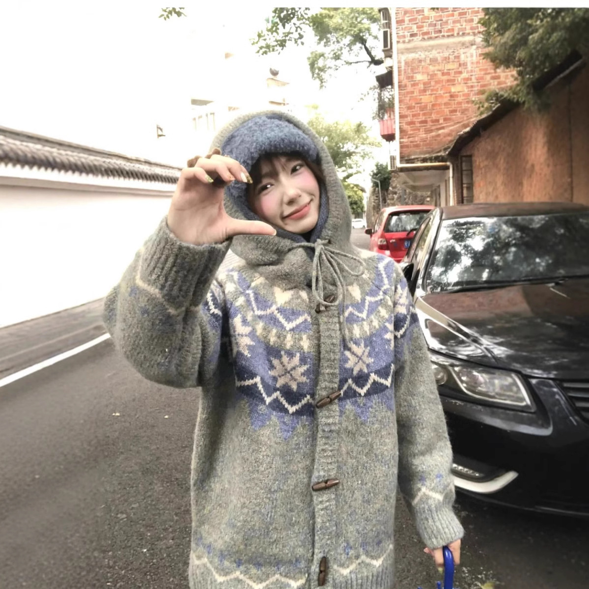 简漫妮费尔岛牛角扣连帽针织毛衣外套女秋冬慵懒风加厚开衫上衣