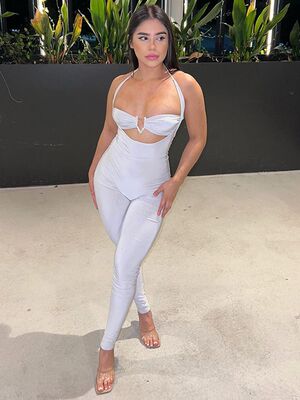 显胸连体裤显胸连体裤