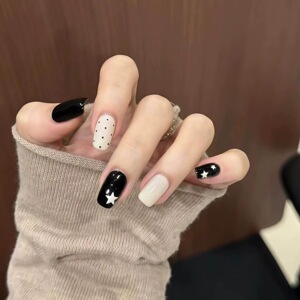 纯手工黑白波点星星穿戴甲显白