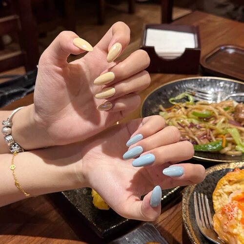 蓝黄鸳鸯极光粉纯手工穿戴甲显白