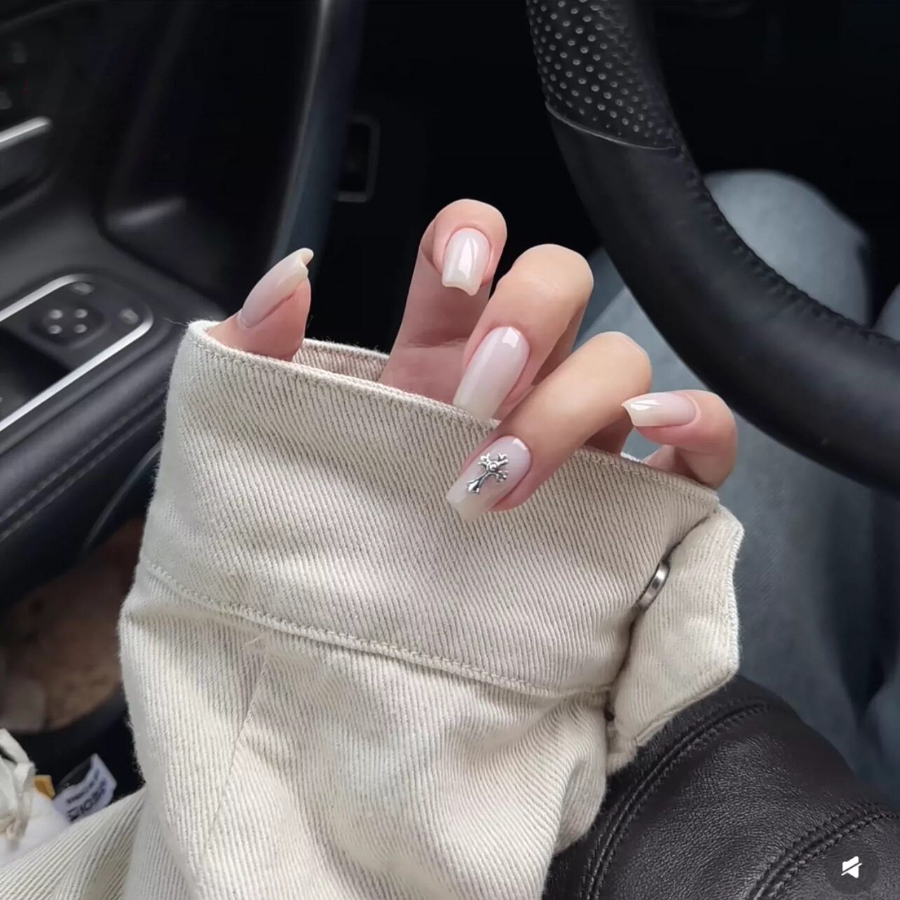 高级感乳白色十字架美甲贴片中长款气质纯色显白光疗美甲温柔百搭