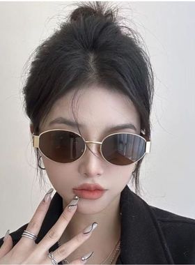 2025网红爆款时尚太阳镜女旅行街拍潮流百搭个性复古高级拍照防晒