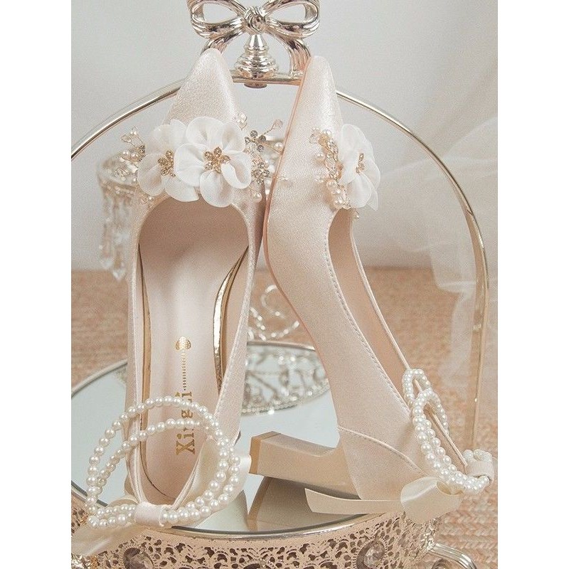 粗跟高跟鞋不累脚2024新款订婚花朵婚鞋新娘鞋主婚纱婚礼服水晶鞋