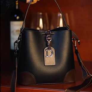 斜挎包包女式2025新款水桶包时尚复古通勤包轻奢小众高级感单肩包