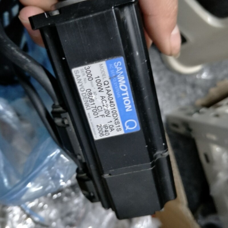 【议价】伺服马达Q1AA04010DXS1S