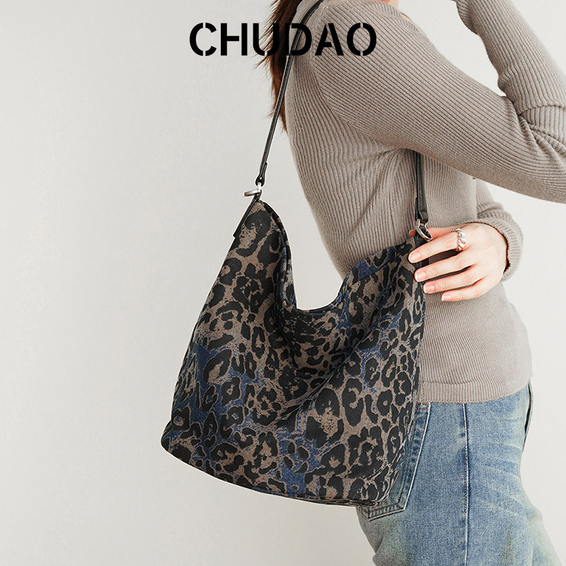 CHUDAO豹纹牛仔布水桶包女大容量松弛托特包包女通勤单肩斜挎包,箱包皮具/热销女包/男包,托特包,淘宝优惠券,粉丝福利购,淘宝优惠卷