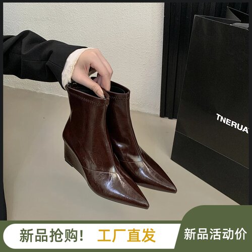 SUSU轻奢女鞋尖头高跟时装靴