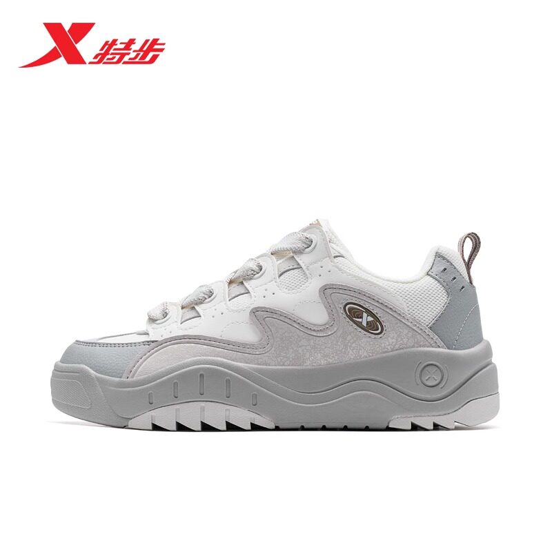 特步板鞋女鞋2024秋冬季新款华夫鞋潮流街头休闲鞋女976418310042