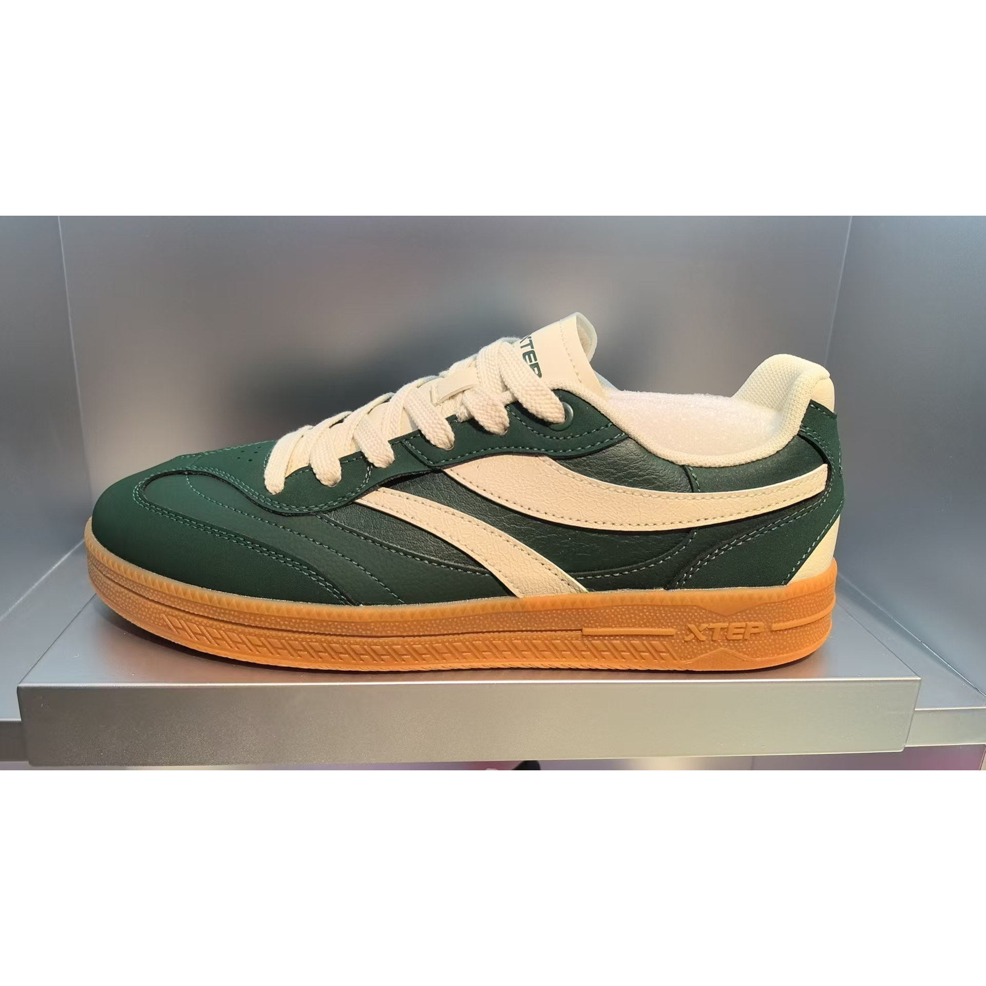 特步男鞋板鞋德训鞋2026春季新款运动休闲鞋小白鞋974119310039