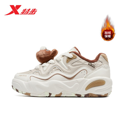 特步时尚潮流女皮面休闲鞋板鞋