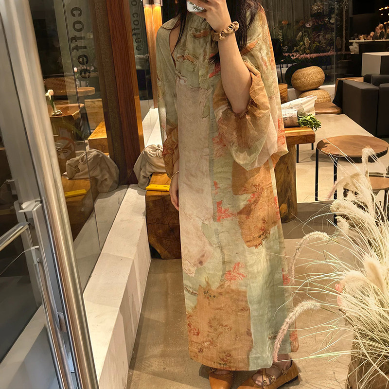 法式小众 2026春夏飘逸泼墨油画氛围感灯笼袖挖肩慵懒连衣裙