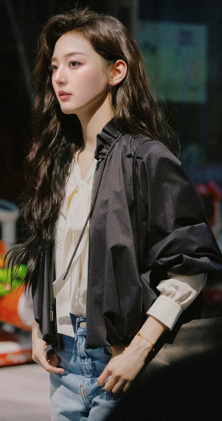 法式小众2025春夏新款黑色蓬蓬裙收腰显瘦连衣裙女高级感长裙