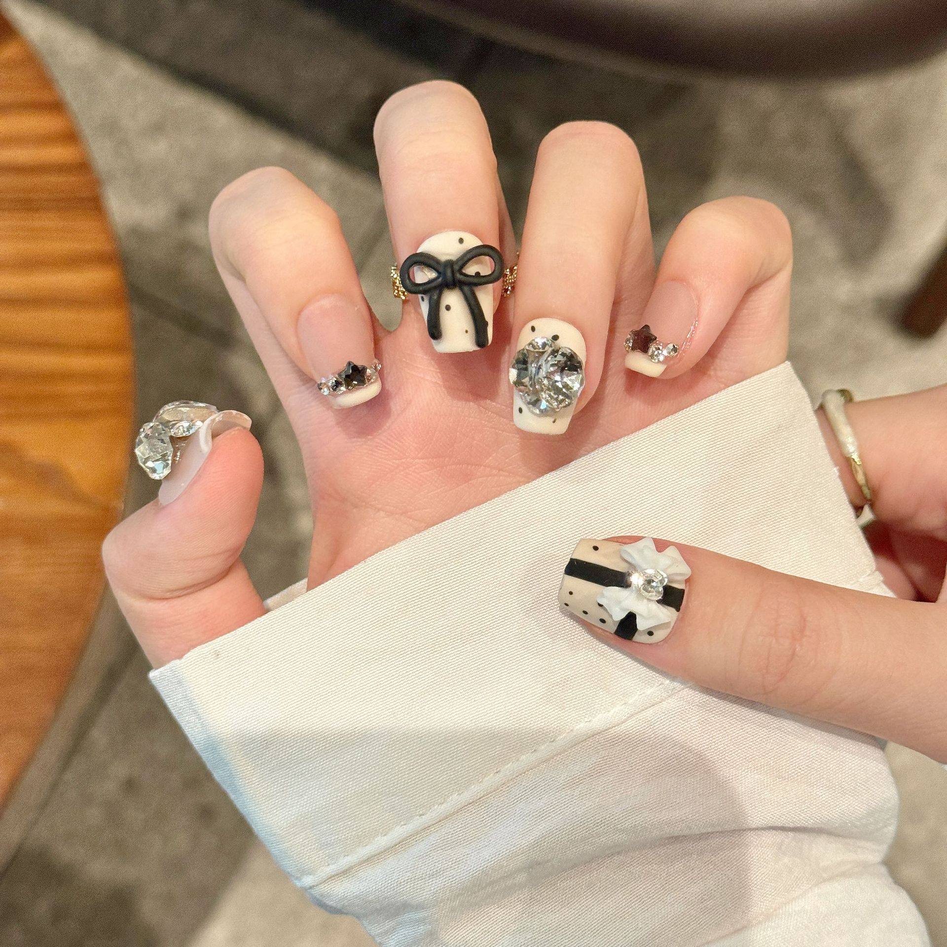 魅甲小香风手工穿戴甲片蝴蝶结裸粉色美甲贴片可拆卸黑色法式爱心,彩妆/香水/美妆工具,穿戴甲/甲片,淘宝优惠券,粉丝福利购,淘宝优惠卷