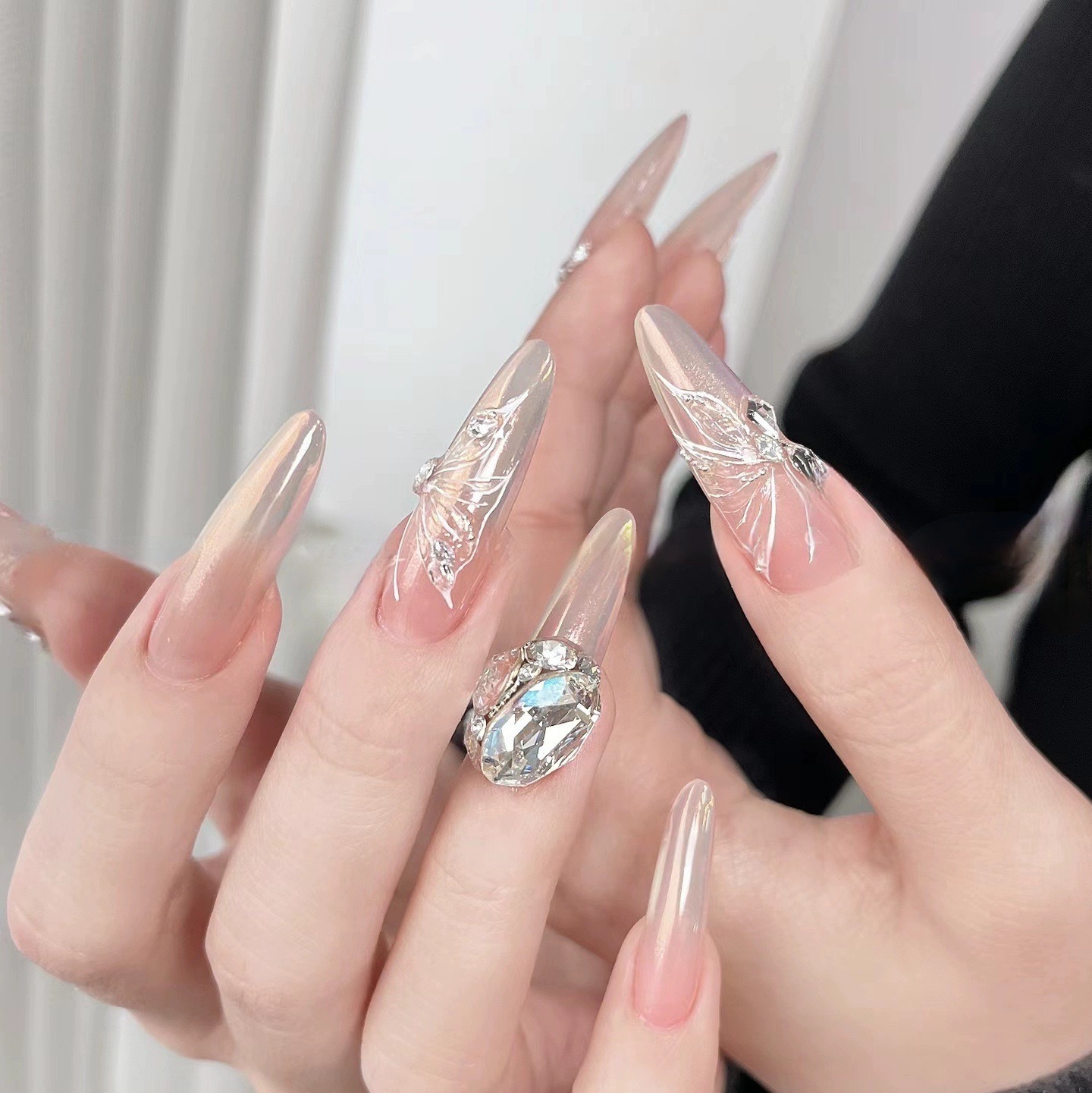 纯手工极光蝴蝶仙女镶钻温柔线条蝴蝶珠链纯欲美甲穿戴甲可拆卸