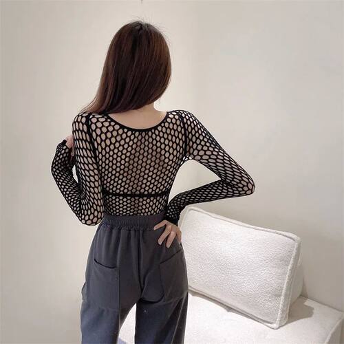 Solid color hollow out sleeved camisole top 纯色镂空长袖上衣
