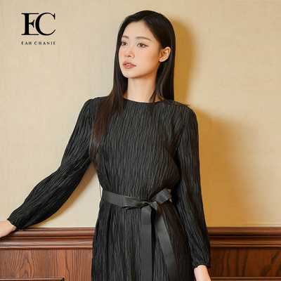 奕辰优雅百褶圆领连衣裙