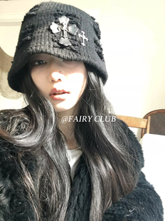 日系复古皮十字架徽章毛线冷帽保暖显脸小大头围休闲水桶针织帽女