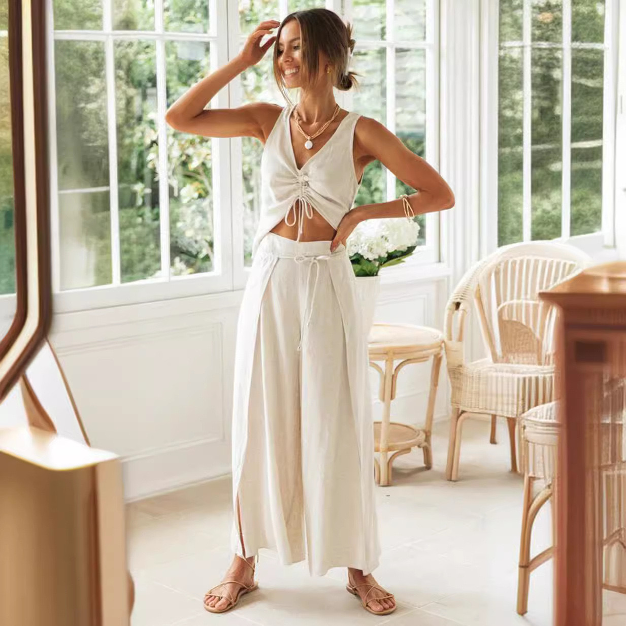 V-neck sleeveless drawstring two-piece setV-领无袖抽绳两件套